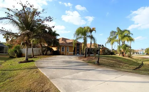 3410 Se Hart Circle Port Saint Lucie FL 34984