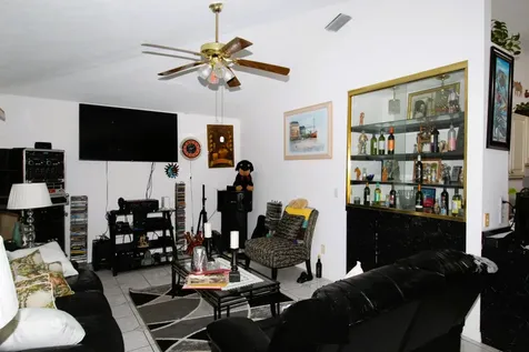 3410 Se Hart Circle Port Saint Lucie FL 34984