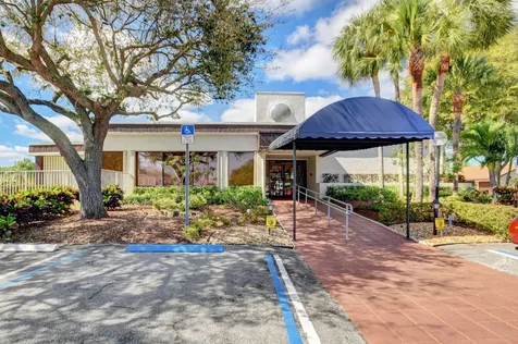 6271 Tall Cypress Circle Greenacres FL 33463