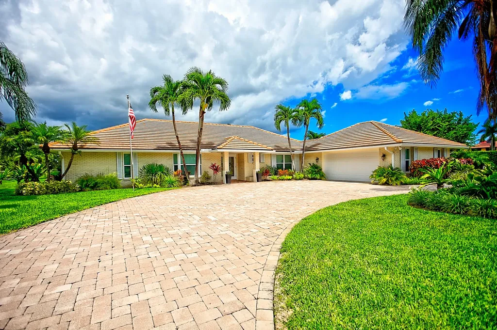 455 S Country Club Drive Atlantis FL 33462