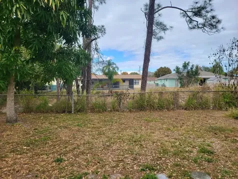 349 Se Fallon Drive Port Saint Lucie FL 34983