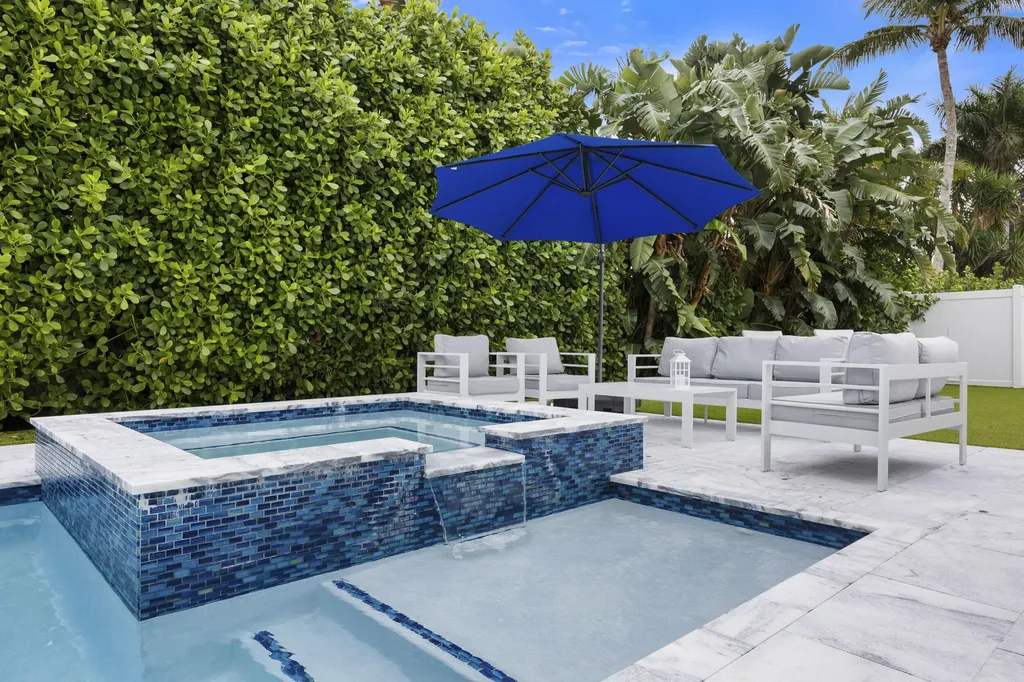 52 Pinehill Trail Tequesta FL 33469