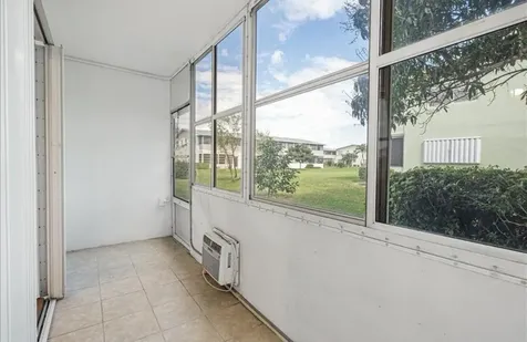 98 Cambridge West Palm Beach FL 33417