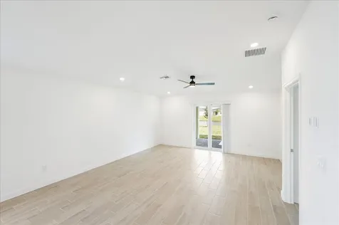 6331 Nw Windwood Way Port Saint Lucie FL 34987