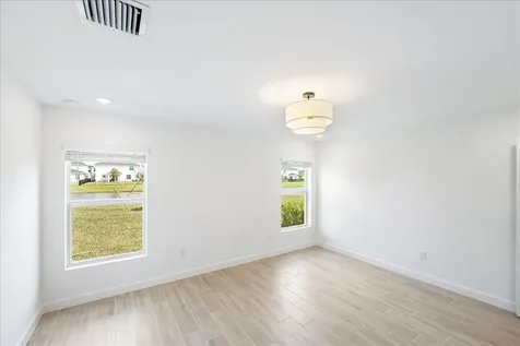 6331 Nw Windwood Way Port Saint Lucie FL 34987