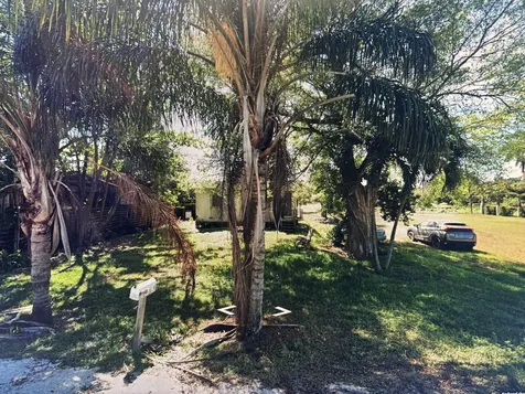 1624 Nw Avenue L Belle Glade FL 33430