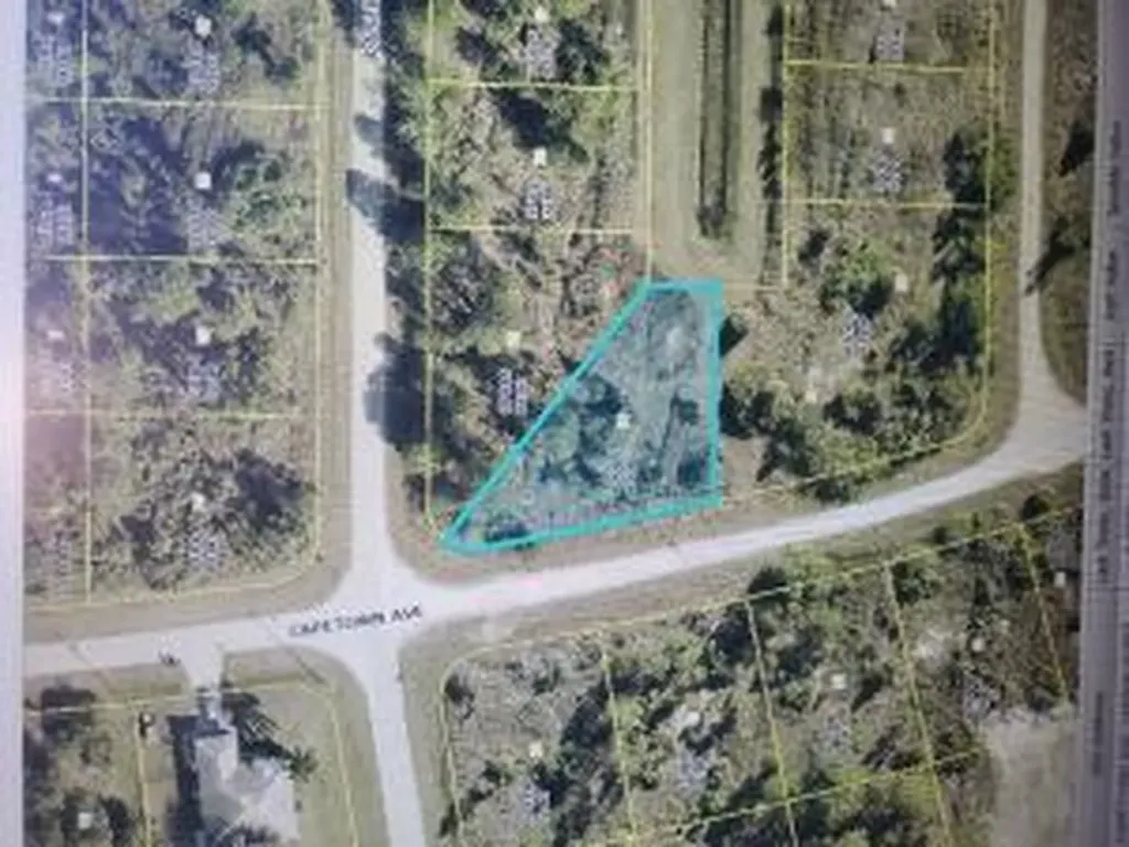 941 Capetown Avenue Lehigh Acres FL 33974