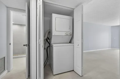 3590 Via Poinciana Lake Worth FL 33467