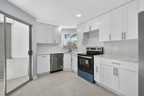 3590 Via Poinciana Lake Worth FL 33467