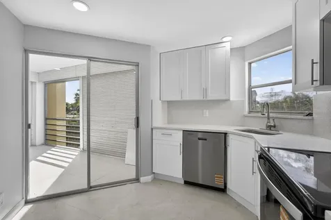 3590 Via Poinciana Lake Worth FL 33467