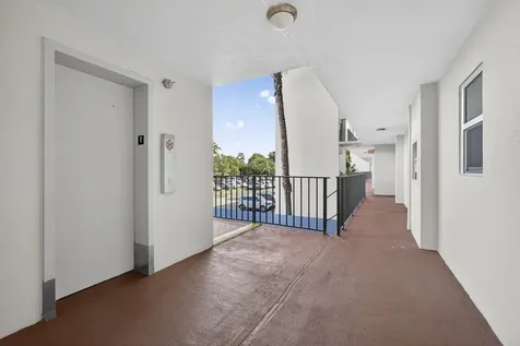 3590 Via Poinciana Lake Worth FL 33467