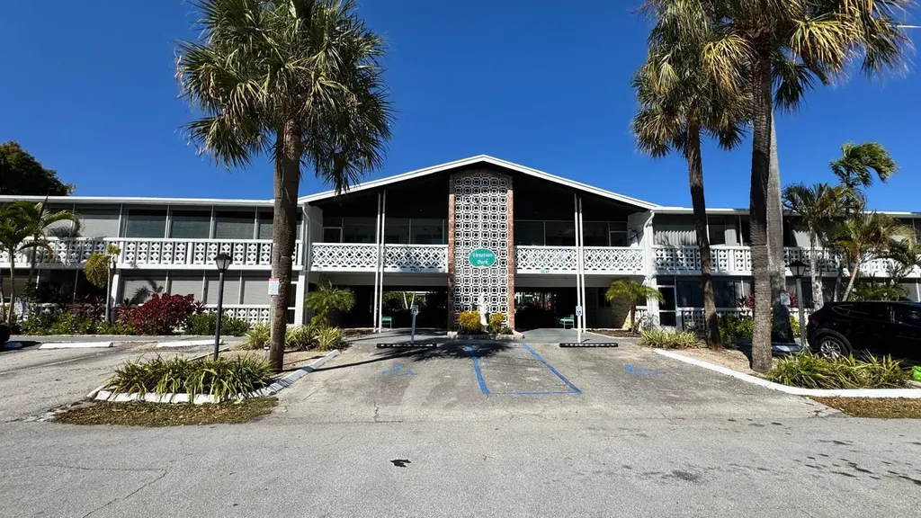 2151 Ne 42nd Court Lighthouse Point FL 33064