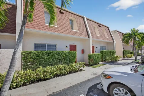 3324 Quail Close Pompano Beach FL 33064