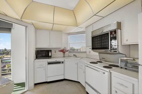 3590 Via Poinciana Lake Worth FL 33467