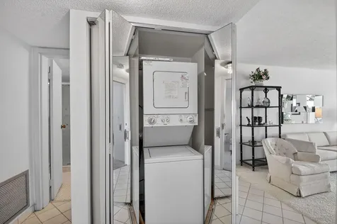 3590 Via Poinciana Lake Worth FL 33467