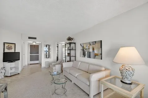 3590 Via Poinciana Lake Worth FL 33467