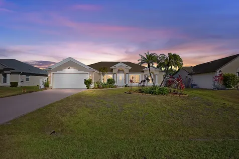 439 Se Nome Drive Port Saint Lucie FL 34984