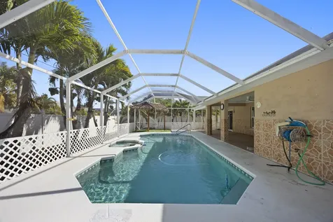 439 Se Nome Drive Port Saint Lucie FL 34984