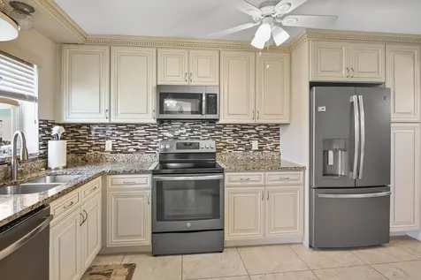 3951 Via Poinciana Lake Worth FL 33467