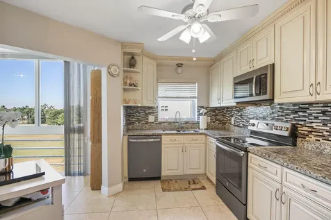 3951 Via Poinciana Lake Worth FL 33467