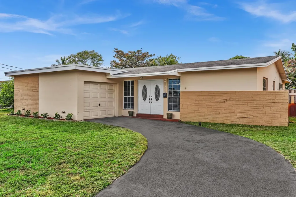 2171 NW 84th Way Sunrise FL 33322