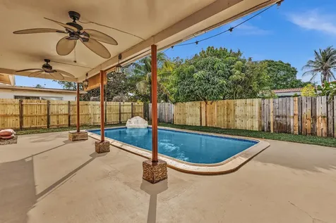 2171 NW 84th Way Sunrise FL 33322