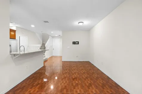 6052 Sw 19th Street North Lauderdale FL 33068