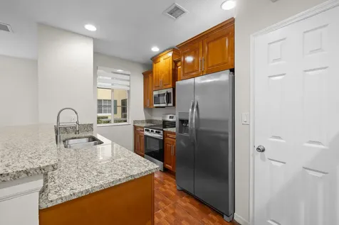 6052 Sw 19th Street North Lauderdale FL 33068