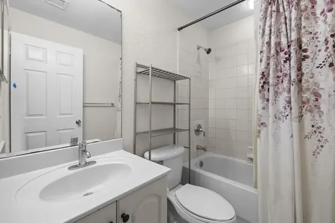 6052 Sw 19th Street North Lauderdale FL 33068