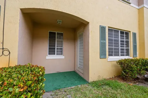 6052 Sw 19th Street North Lauderdale FL 33068