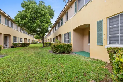 6052 Sw 19th Street North Lauderdale FL 33068