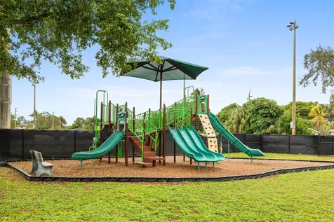 6052 Sw 19th Street North Lauderdale FL 33068