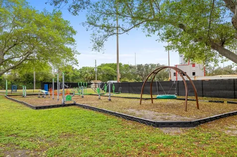 6052 Sw 19th Street North Lauderdale FL 33068