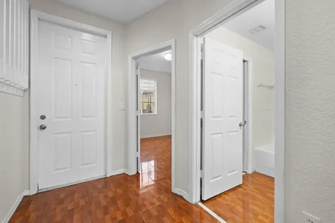 6052 Sw 19th Street North Lauderdale FL 33068