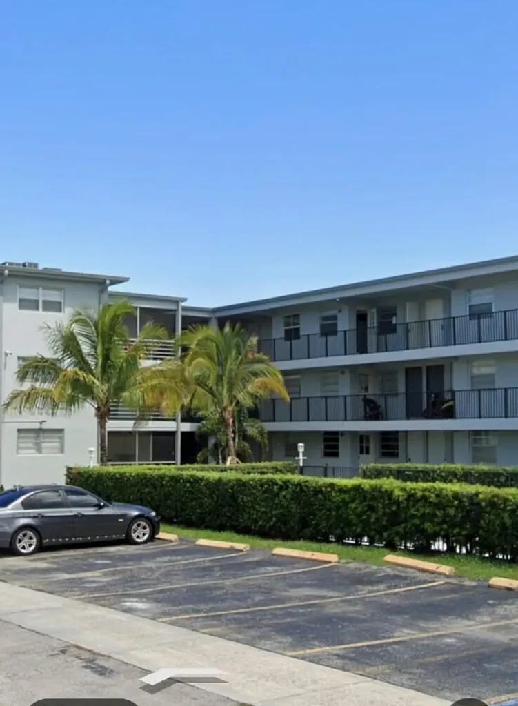 1100 Ne 1st Court Hallandale Beach FL 33009