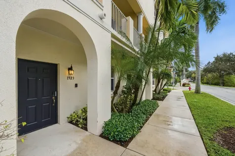 1923 Via Granada Boynton Beach FL 33426