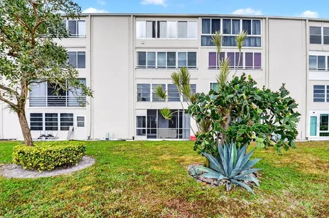 168 Wellington J West Palm Beach FL 33417