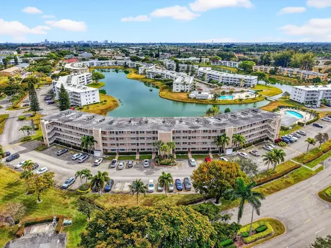 168 Wellington J West Palm Beach FL 33417