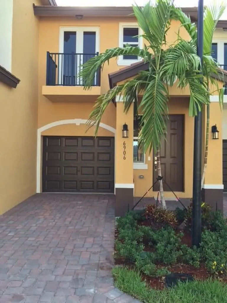 6906 Long Pine Circle Coconut Creek FL 33073