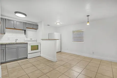 180 W 15th Street Riviera Beach FL 33404