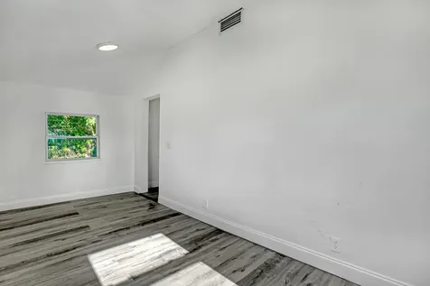 180 W 15th Street Riviera Beach FL 33404