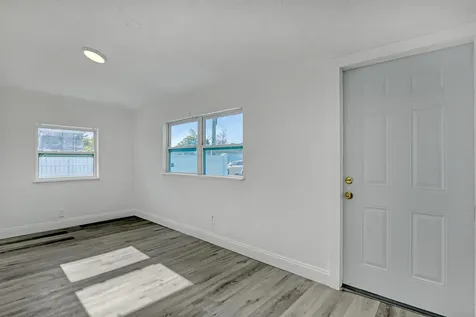 180 W 15th Street Riviera Beach FL 33404