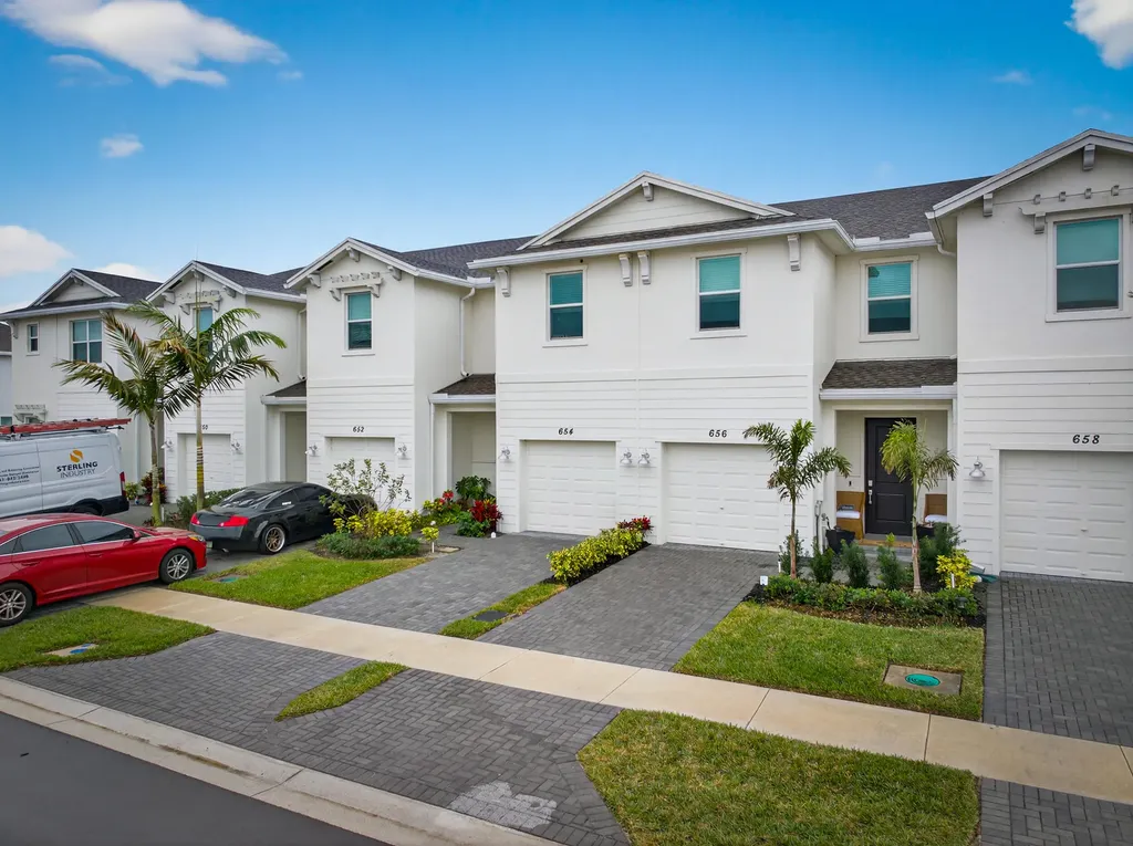 656 Se Lake Falls Street Port Saint Lucie FL 34984