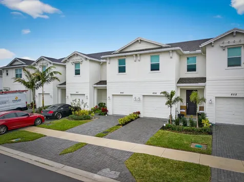 656 Se Lake Falls Street Port Saint Lucie FL 34984