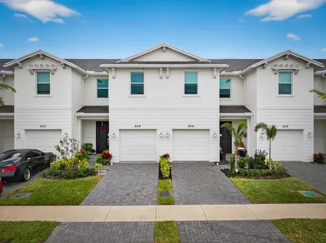 656 Se Lake Falls Street Port Saint Lucie FL 34984