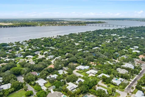 4 Lantana Lane Sewalls Point FL 34996