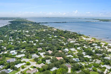 4 Lantana Lane Sewalls Point FL 34996