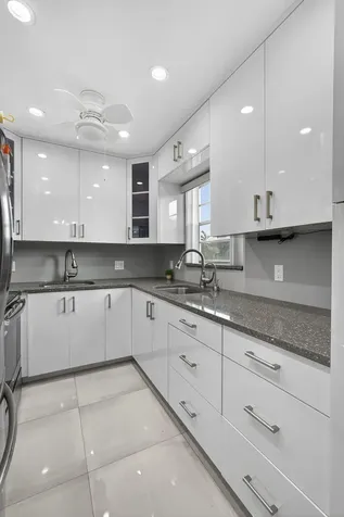 160 Easthampton G West Palm Beach FL 33417