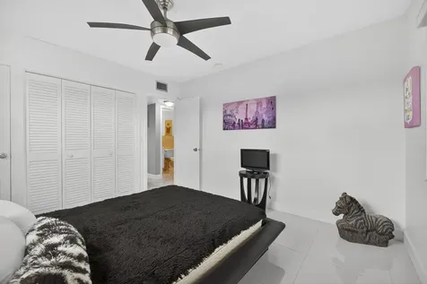 160 Easthampton G West Palm Beach FL 33417