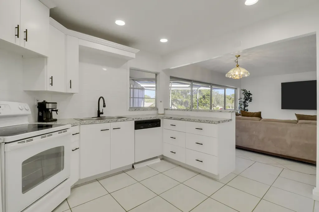 7 Greenway Village Royal Palm Beach FL 33411